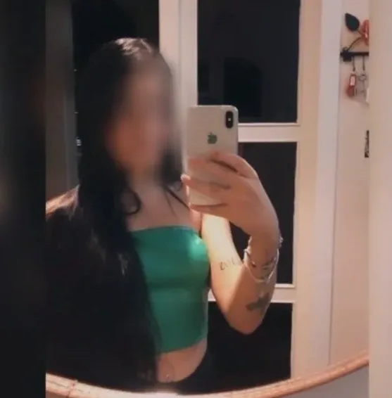 Amira, 20