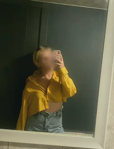 Astrid, 23