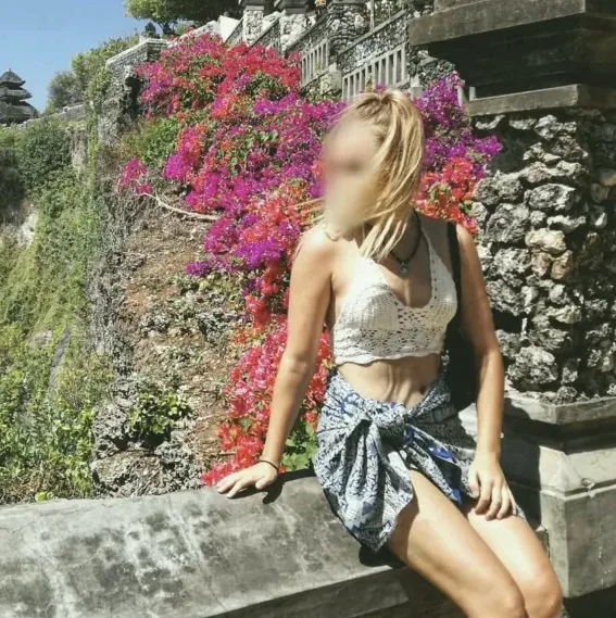 Aya, 20