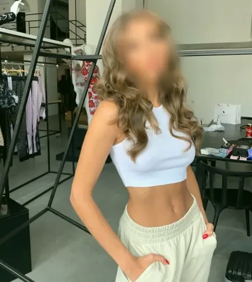 Caroline, 33