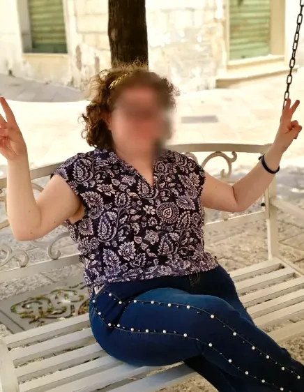 Ellen, 27