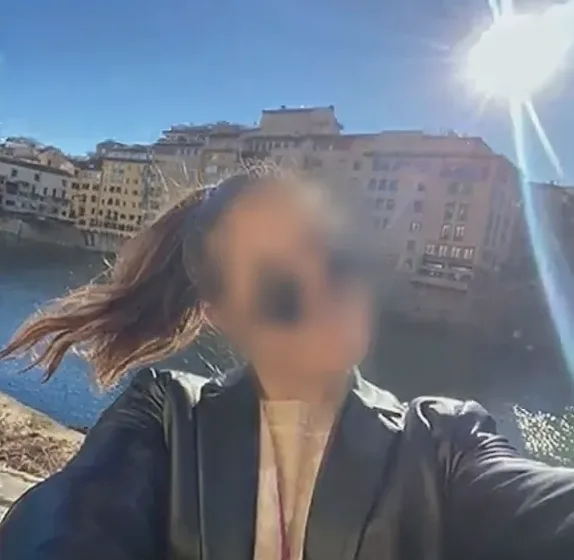 Ellen, 27