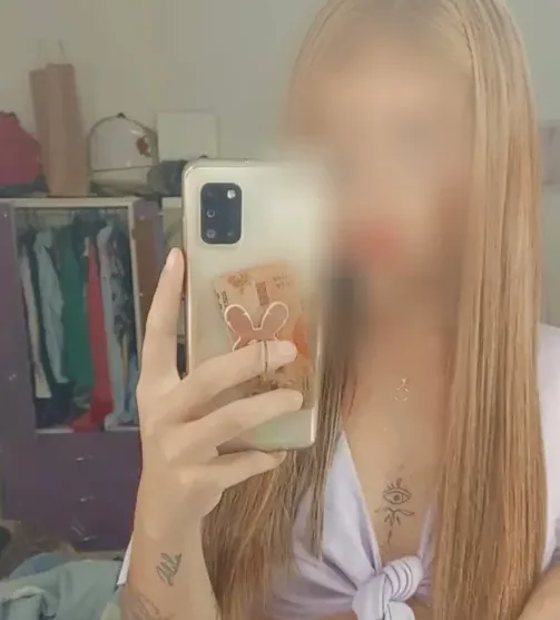 Helena, 33
