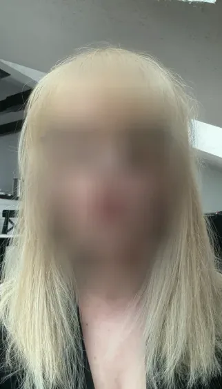 Julie, 27
