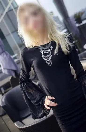 Pernille, 25