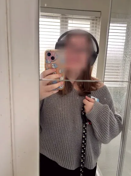 Rosa, 23